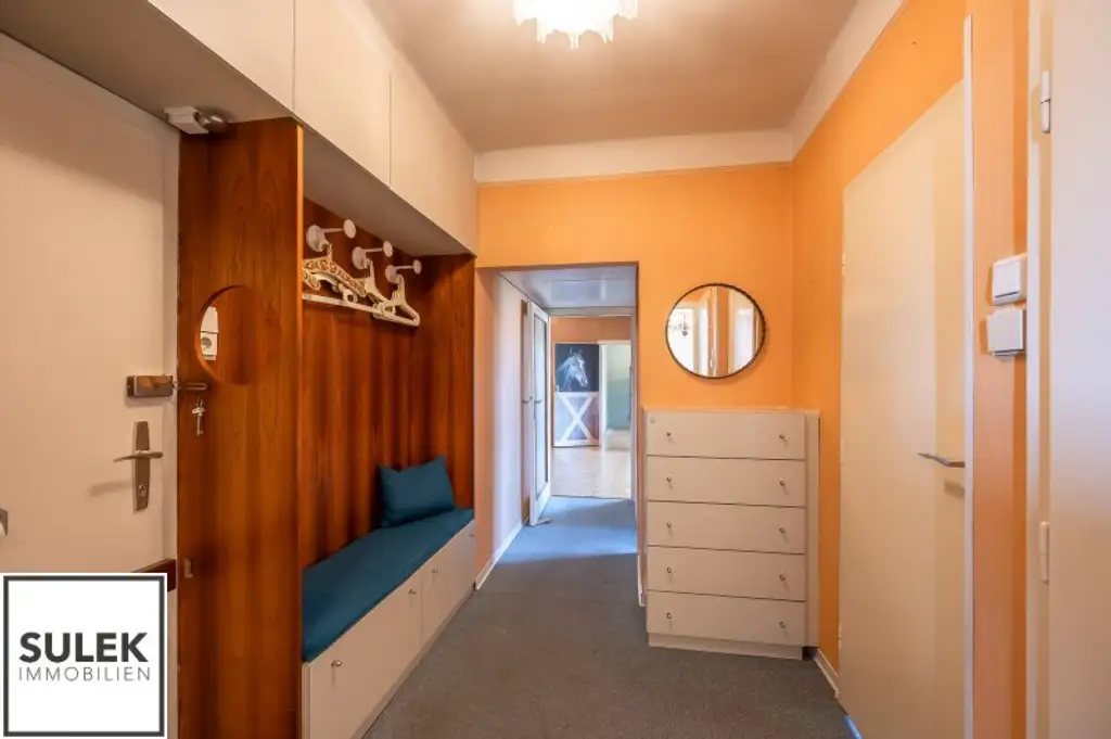 Bastiengasse 15: 3-Zimmer-DG-Wohnung mit separater Küche & gemütlicher, sonniger Terrasse
