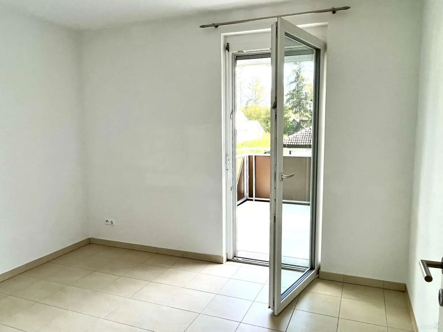 ruhige, helle und freundliche 3 Zimmer Wohnung mit Großbalkon vermietet bis 1.3.2027 dz. rund  3,3 % Rendite