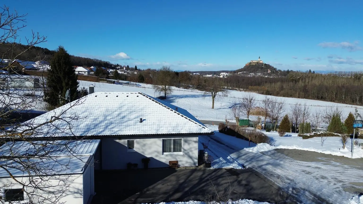 Drohnenansicht zur Burg