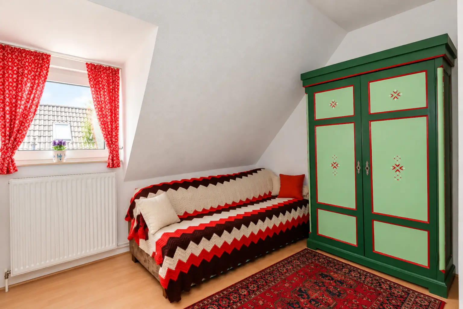 Schlafzimmer DG (KI -optimiert)