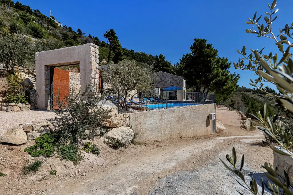 Stone Mansion Makarska – Mediterrane Eleganz mit Investitionspotenzial