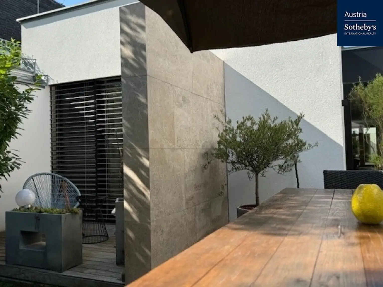 Privatsphäre & Perfektion – Architektenvilla mit Garten, drei Terrassen & Homeoffice