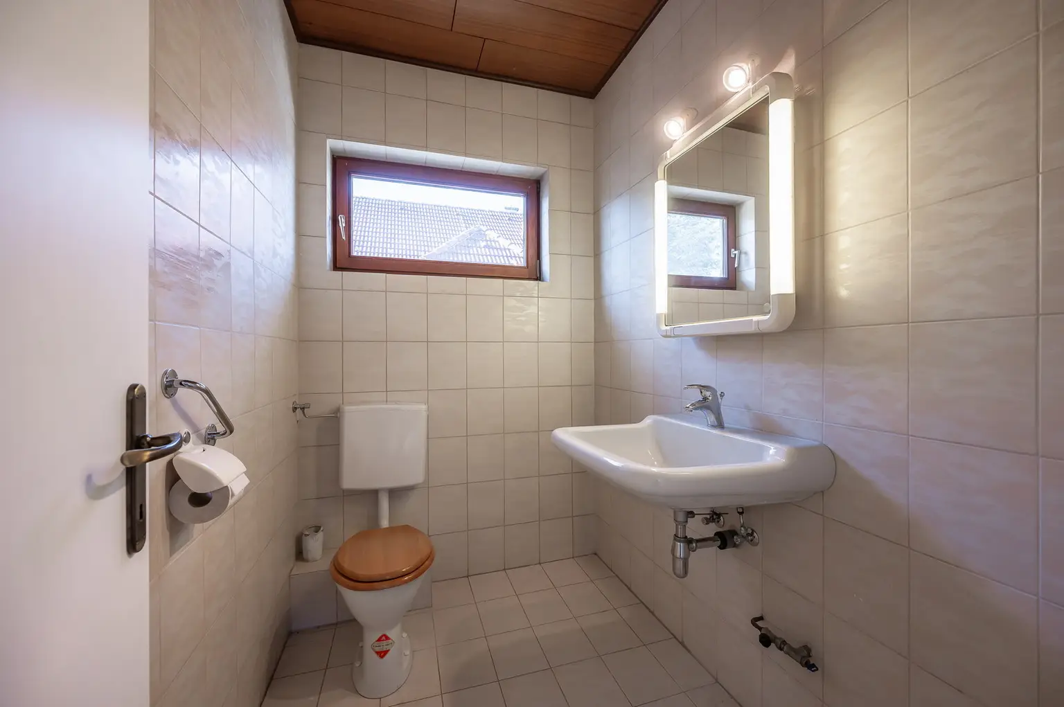 Toilette im 1. Stock