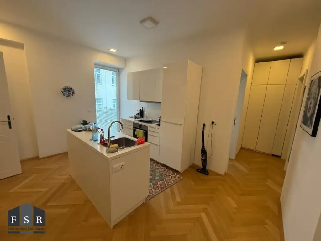 Alles da - Moderne und elegante Altbauwohnung mit Balkon in bester Lage + 1x Garagenplatz und Einbauküche im Preis inkludiert