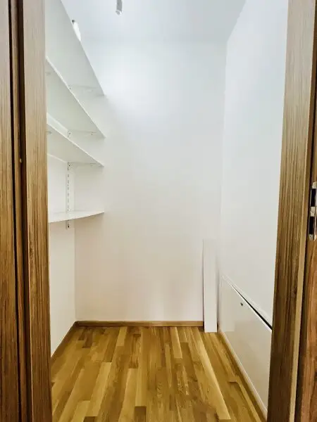 Wunderschöne 3 Zimmer Wohnung mit Balkon - Baujahr 2021 TOP 26 in den Innenhof gerichtet - PREIS Inkl. Heizung