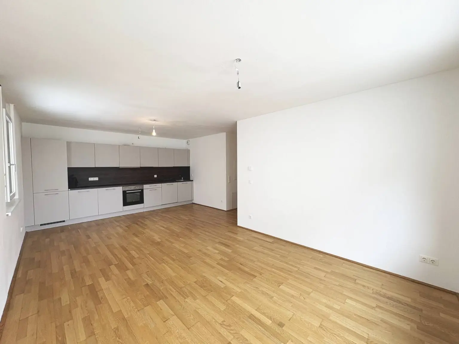 Q11 Leben in Simmering - 
Lichtdurchflutete Balkonwohnung mit 4 Zimmern und Deckenkühlung!