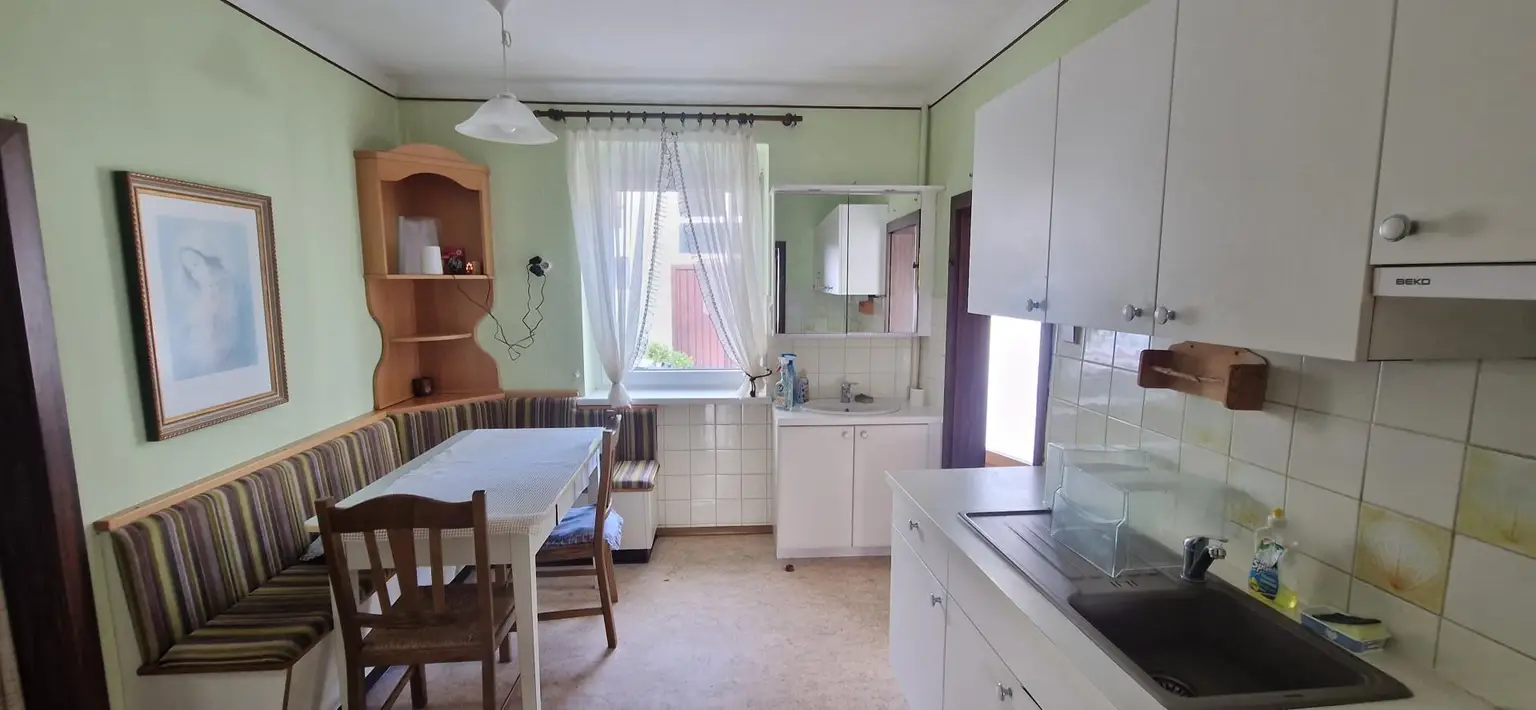 Kleines, sanierungsbedürftiges Haus in ruhiger Lage mit vielseitig nutzbarem Nebengebäude