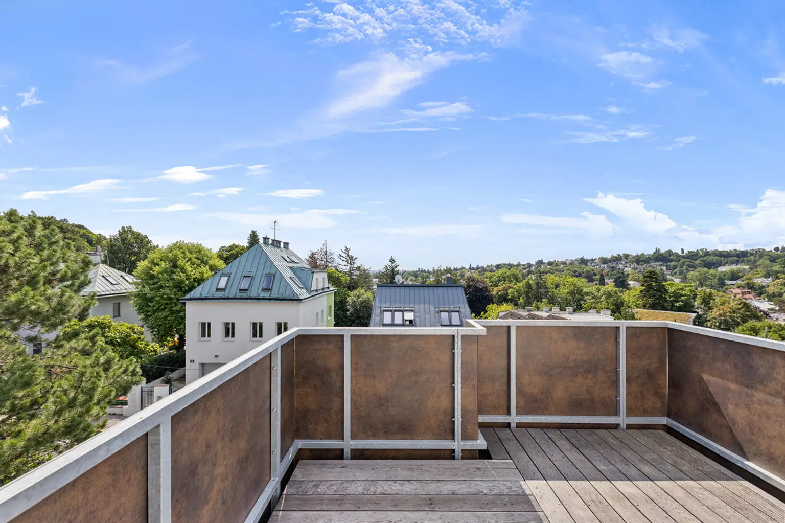 DG-Wohnung mit atemberaubender Dachterrasse in absoluter Grünruhelage