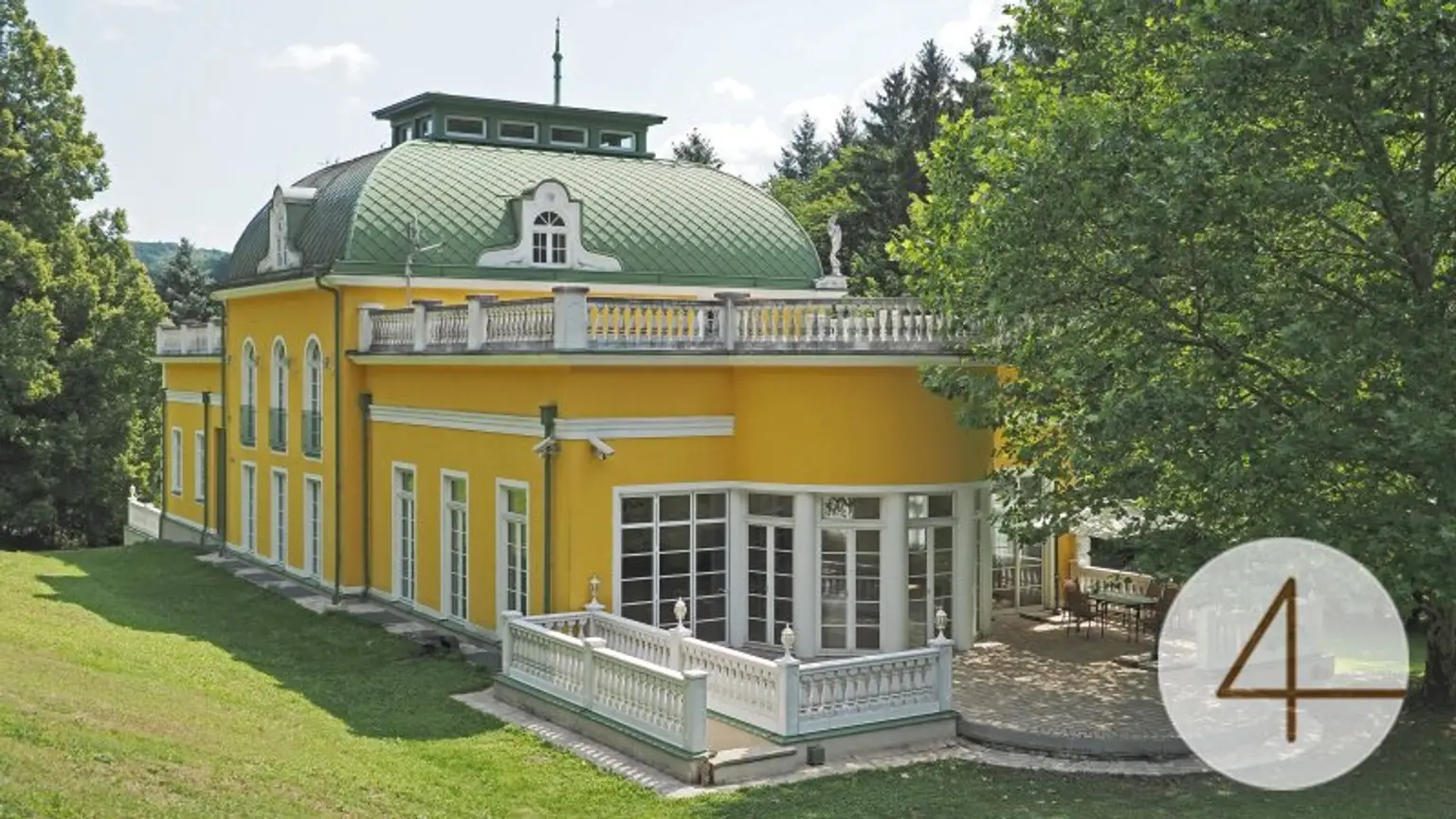 Starkes Statement 857m2 Nutzfläche – Architektenhaus mit Garage Büro Terrassen bei Krems