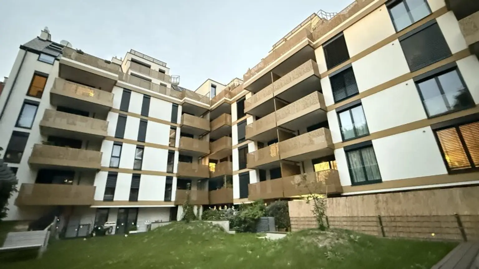 Neuwertige 2-Zimmer-Wohnung mit südöstl. Balkon und opt. Garagenstellplatz!