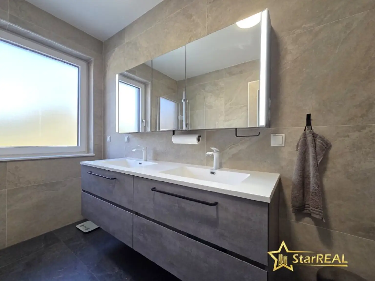 Badezimmer 1 OBERGESCHOSS