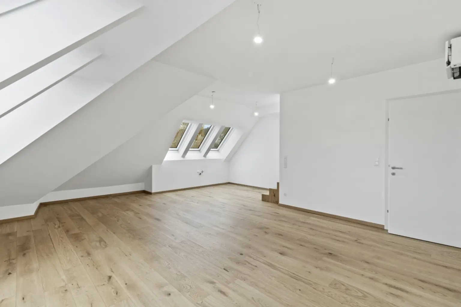 D | ++ NEU ++ STILVOLLE VIER Zimmer mit DACHTERRASSE + Küchengutschein | Prima Service Immobilien