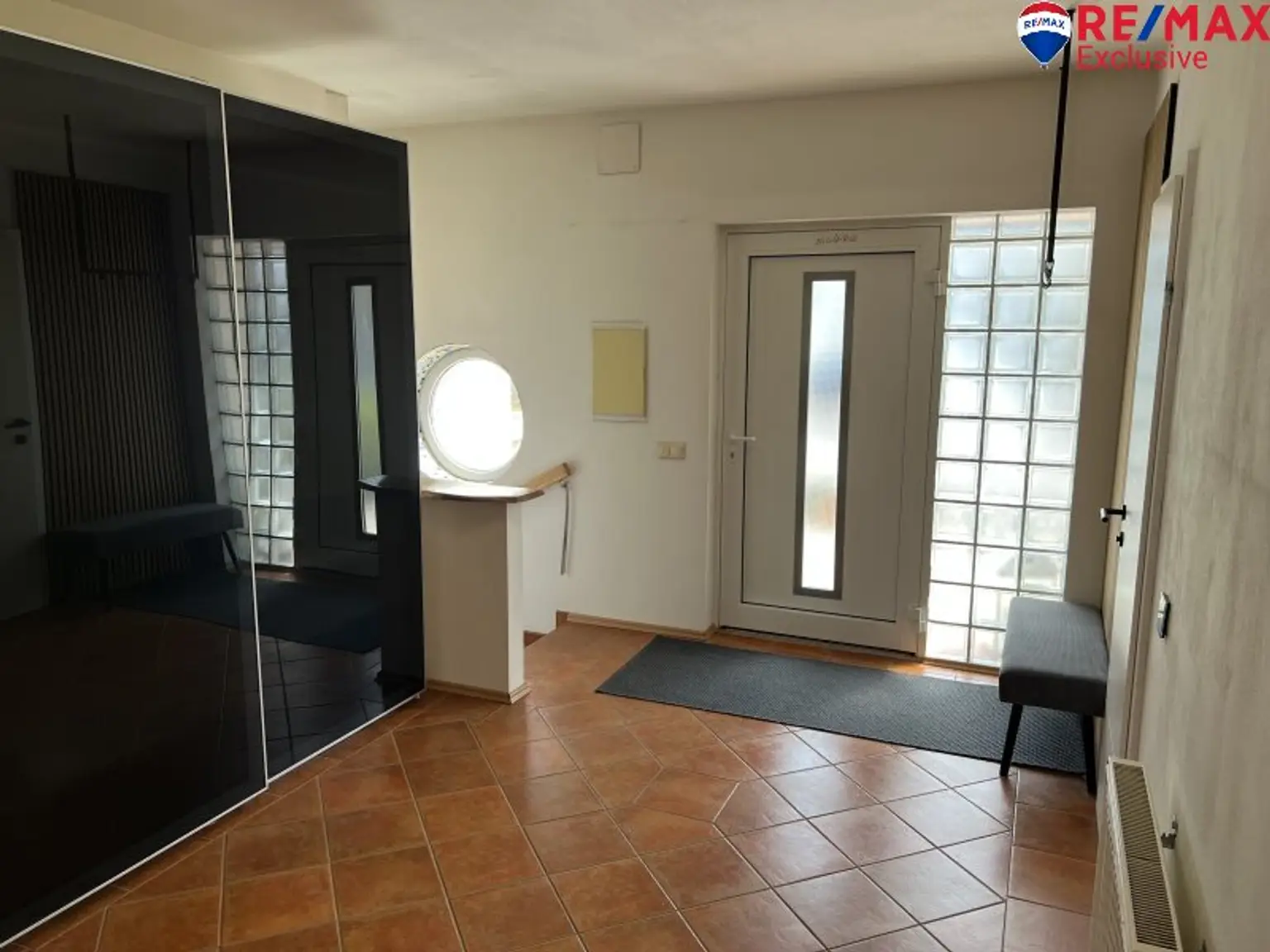 Großzügiges Einfamilienhaus mit Garten, Terrasse & Garage in Ebenfurth, 4 Zimmer, 195m²