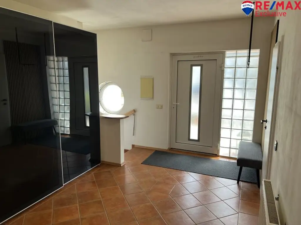 Großzügiges Einfamilienhaus mit Garten, Terrasse & Garage in Ebenfurth, 4 Zimmer, 195m²