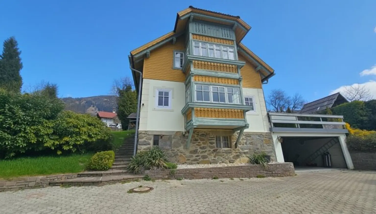 Außenansicht - Garten - Haus - Millstatt - kaufen - KI_generiert-Himmel