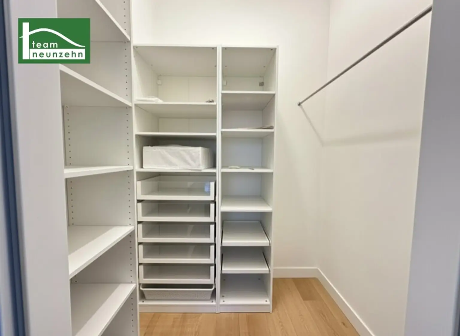 Traumhafte Wohnung in Ruhelage mit 2 Terrassen, Klimaanlage und hochwertiger Ausstattung! Nahe Straßenbahn, S-Bahn und vielen Geschäften!