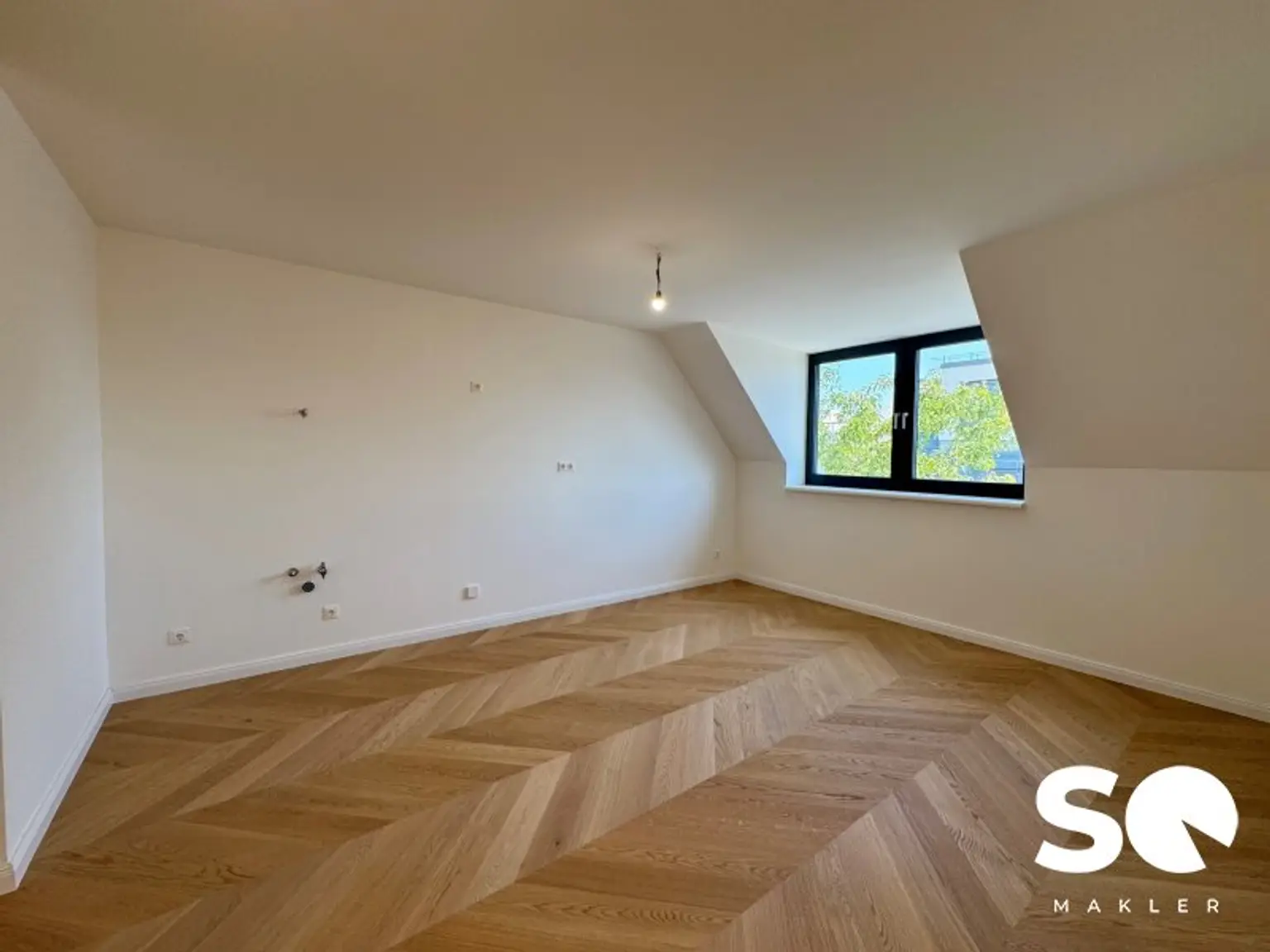 #SQ - ERSTBEZUG! HOCHWERTIG SANIERTE DACHGESCHOSSWOHNUNG - 3 ZIMMER