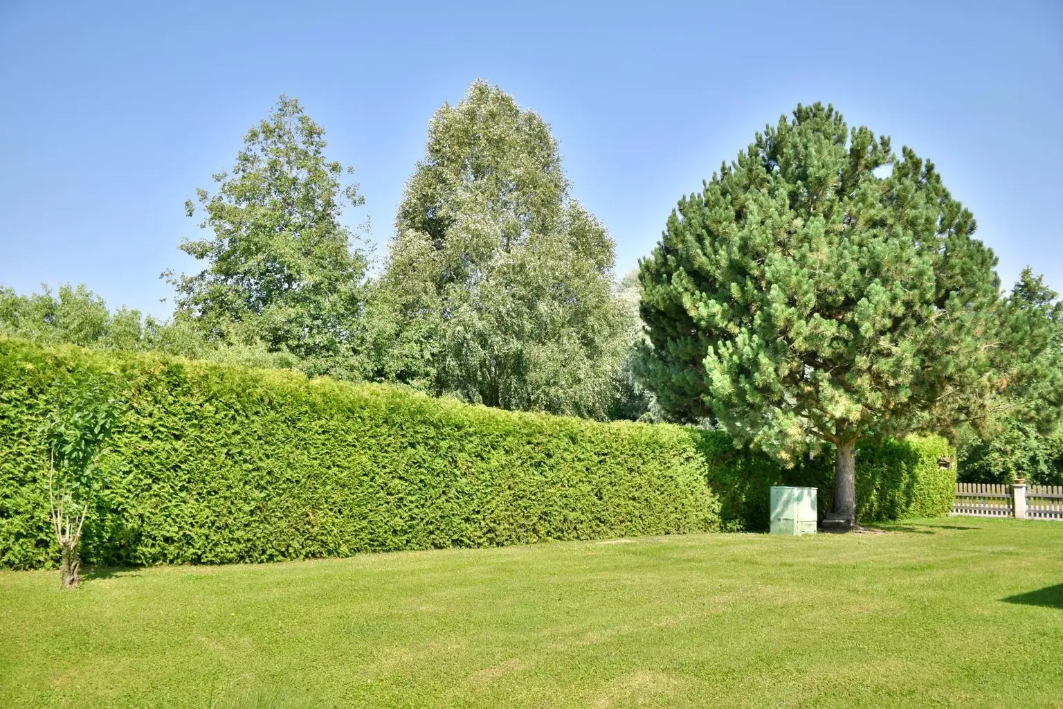 Vollunterkellerter Bungalow mit großem sonnigen Grundstück