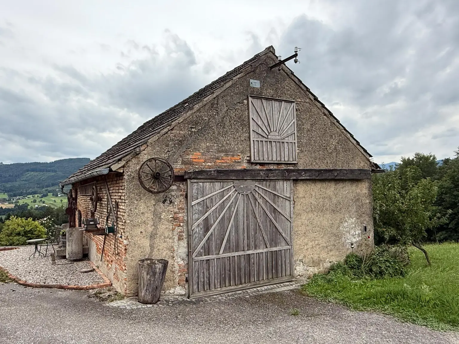 Traumhaftes Bauernhaus in Alleinlage mit Blick auf den Sonntagberg – 13 Hektar Natur pur im Ybbstal