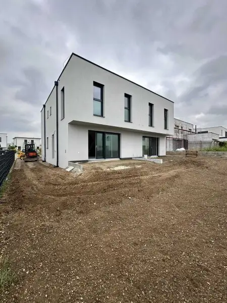 Traumhafte Doppelhaushälfte in Parndorf: Erstbezug mit Garten und zwei Stellplätzen!