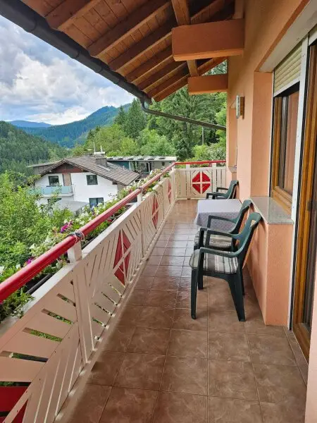 Neuwertiges  Familien Wohnhaus in Feldkirchen / St. Urban : 5 Zimmer, Garten, Balkone, tolle Ausstattung! mit  1 HA LW  Wiese für Tierhaltung