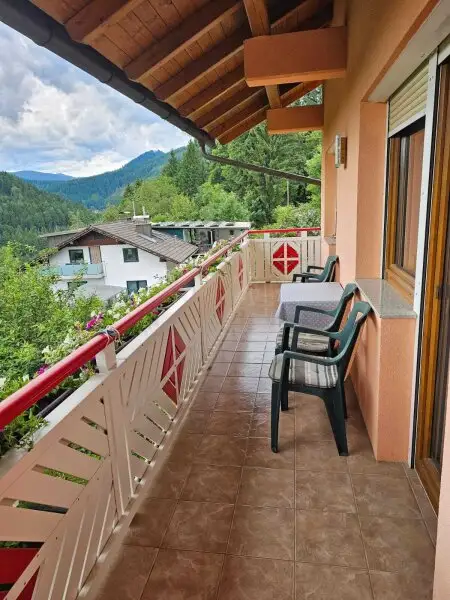 Neuwertiges  Familien Wohnhaus in Feldkirchen / St. Urban : 5 Zimmer, Garten, Balkone, tolle Ausstattung! mit  1 HA LW  Wiese für Tierhaltung