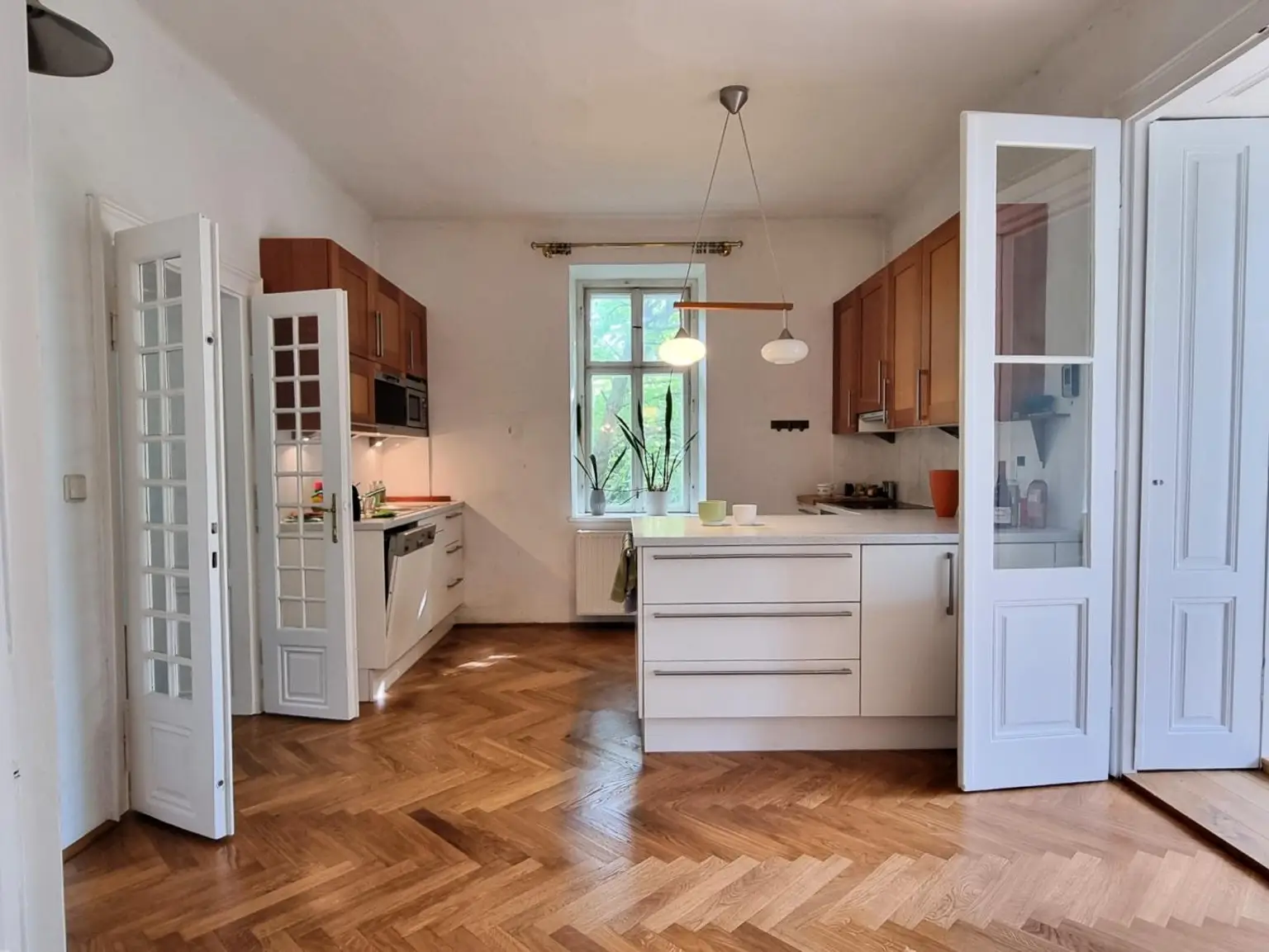 WIENERWALDVILLA IN SONNIGER, ZENTRUMSNAHER LAGE