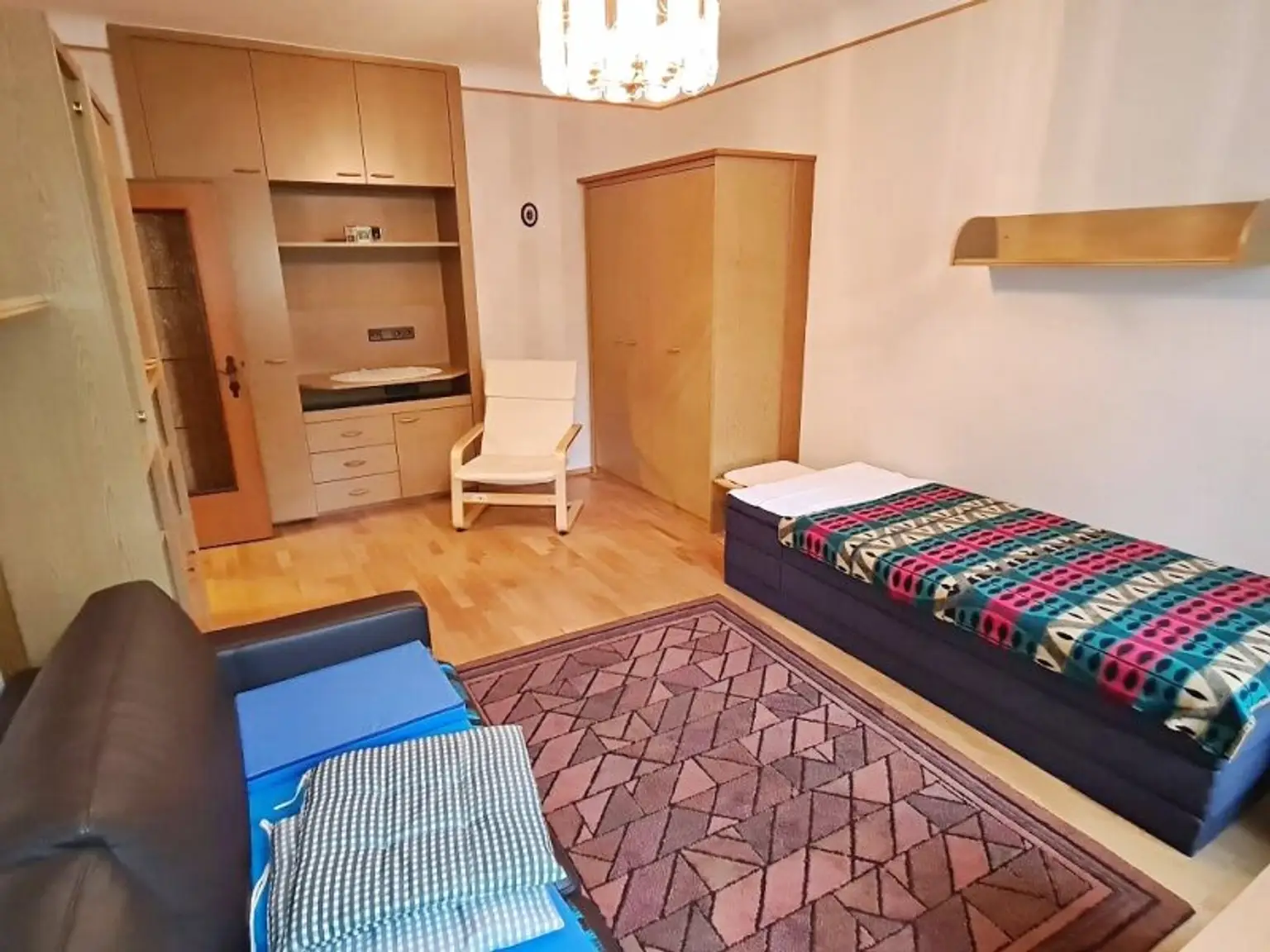 FAMILIENHIT, ENKPLATZ, gepflegte 113 m2 Neubau mit Loggia, 4 Zimmer, Küche, 2 Bäder, teilmöbliert, 3. Liftstock, U3-Nähe