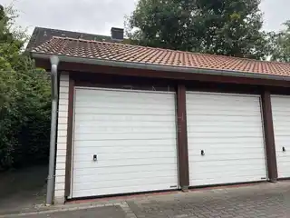 Garage (links)