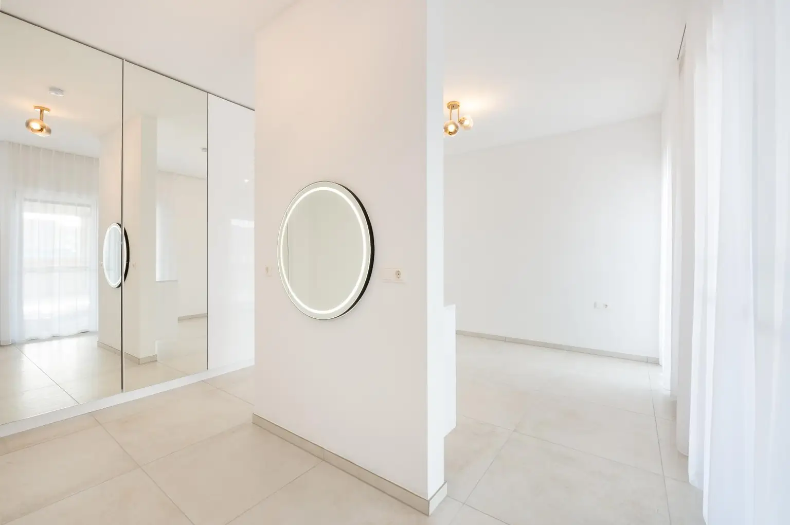 Schlafzimmer mit Ankleidebereich