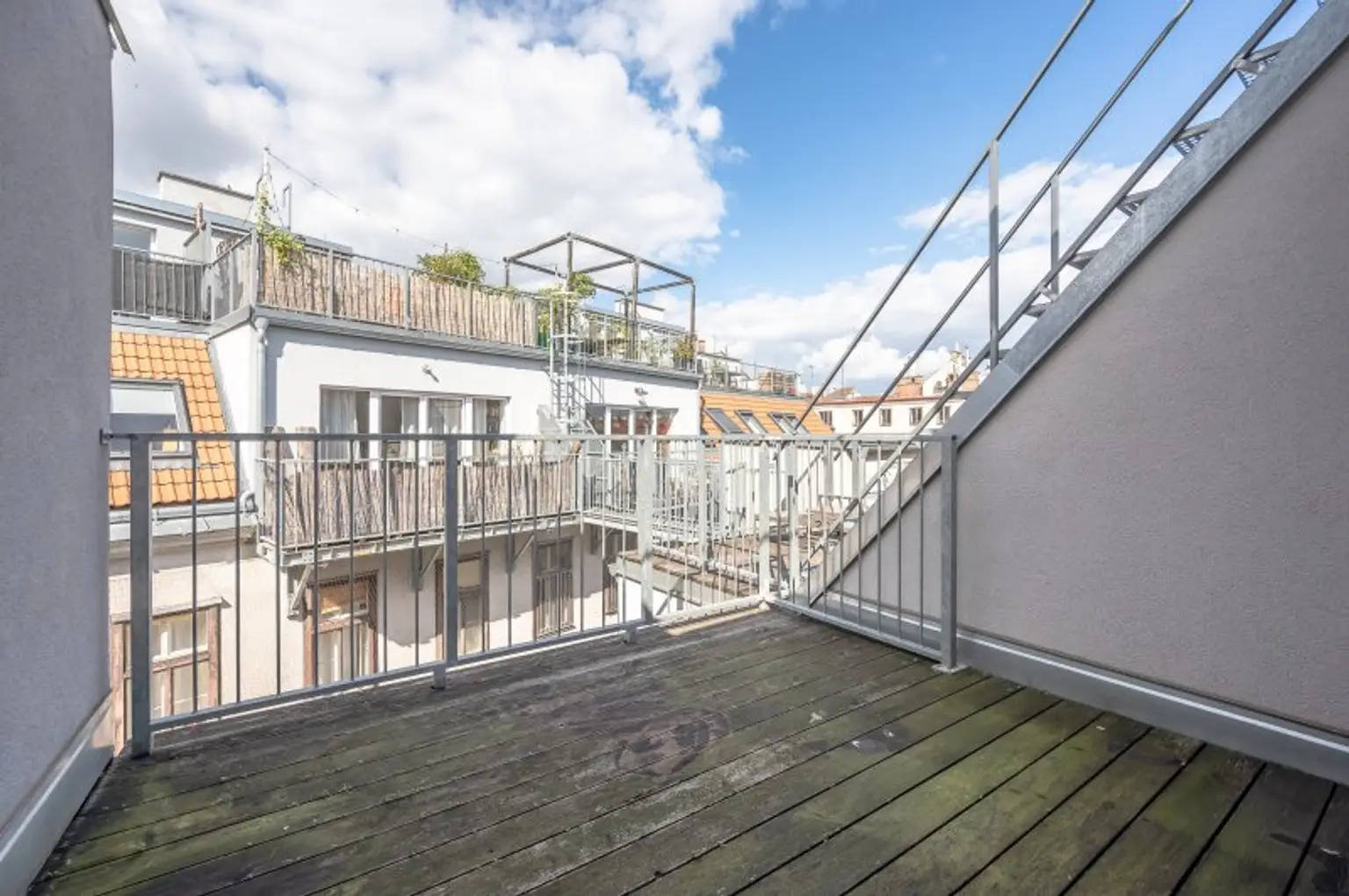 ++NEU++ Stylische Maisonette im Dachgeschoss – 3 Zimmer mit Sonnenterrasse
