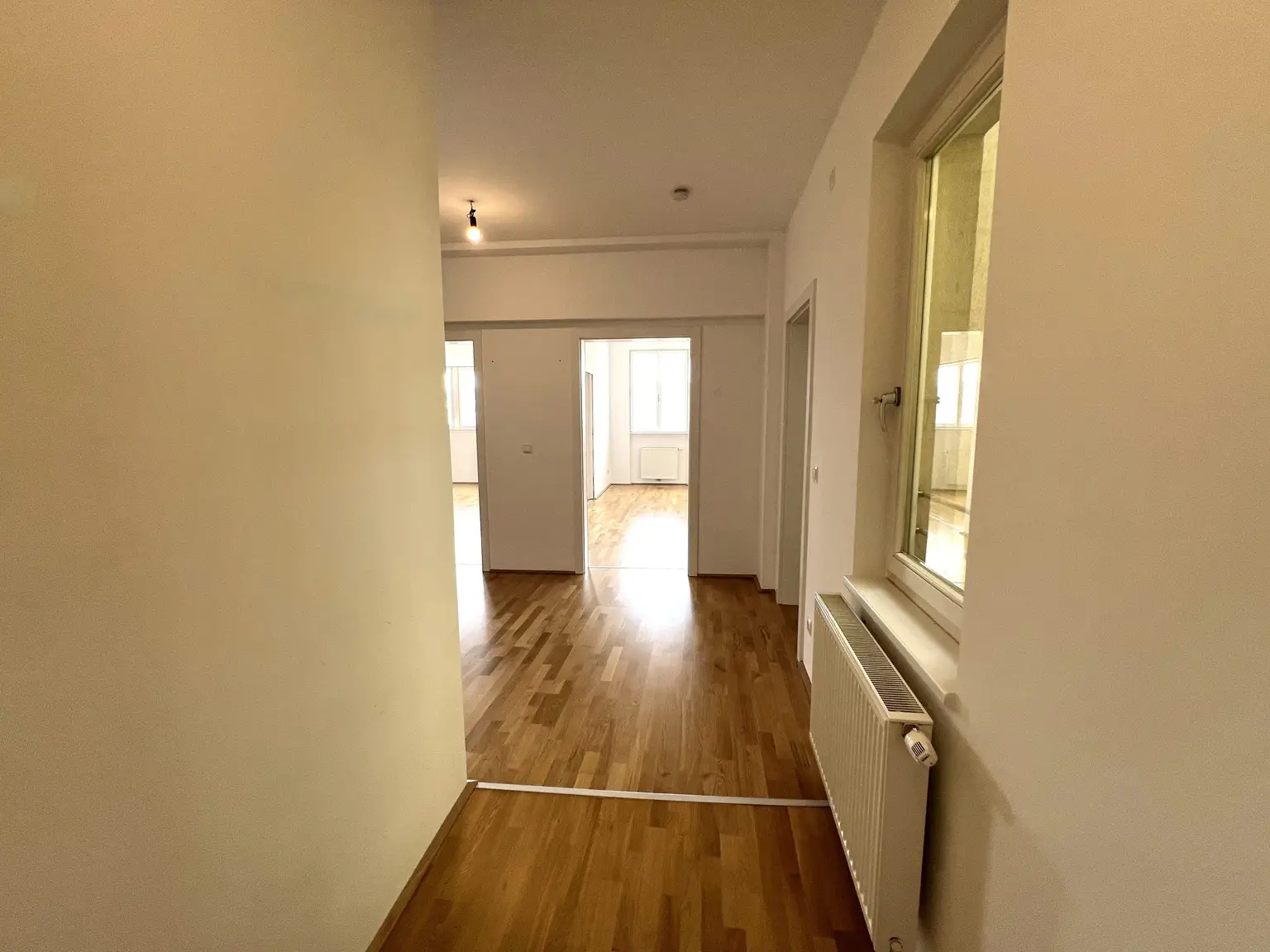 UNBEFRISTET: Wohnen in Bestlage: Attraktive klimatisierte Dachgeschoss-Wohnung in der Neubaugasse