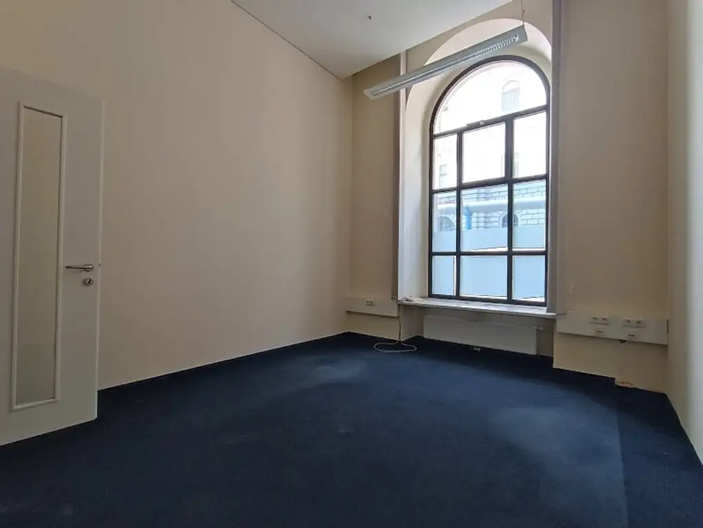Bestlage mit starker Außenwirkung und hoher Kundenfrequenz! Bürofläche Nähe U2 Schottentor & Votivkirche!