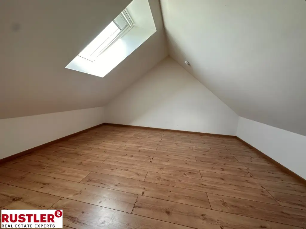 Außergewöhnliche 3-Zimmer Maisonette-Wohnung in Ruhelage