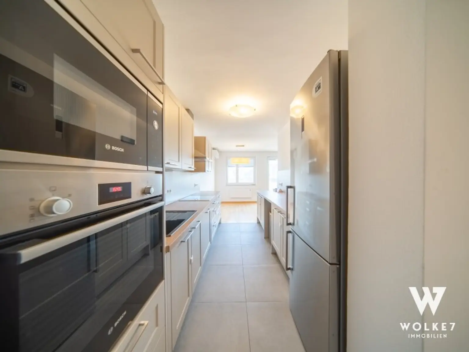 1060: Exklusive Traumwohnung mit Panoramablick: Top-Lage | klimatisiert | 2 Freiflächen (Südosten und Westen) | günstige Tiefgarage