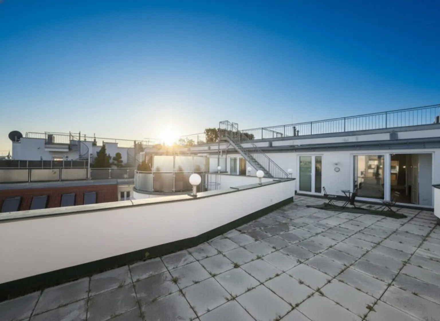 PENTHOUSE LIVING MIT PANORAMABLICK I MARIA HILFERSTRASSE I ca.100 m² TERRASSE I 7-Zimmer und 3 Bäder I U-Bahn Nähe