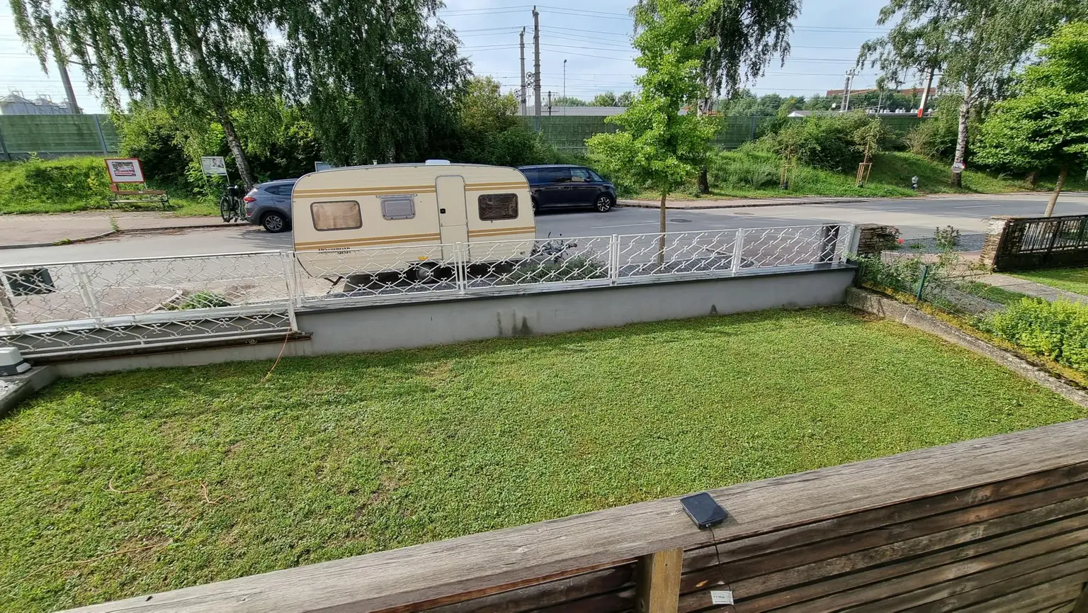 Einfamilienhaus mit Pool und großem Garten in verkehrsgünstiger Lage