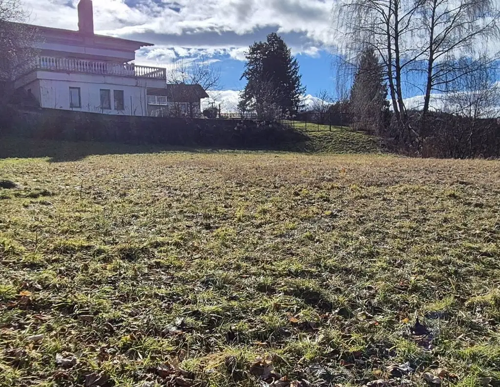 GRUNDSTÜCKS-JUWEL AM RADSBERG! HERRLICHER WEITBLICK ÜBER KLAGENFURT BIS PÖRTSCHACH AM WÖRTHERSEE!