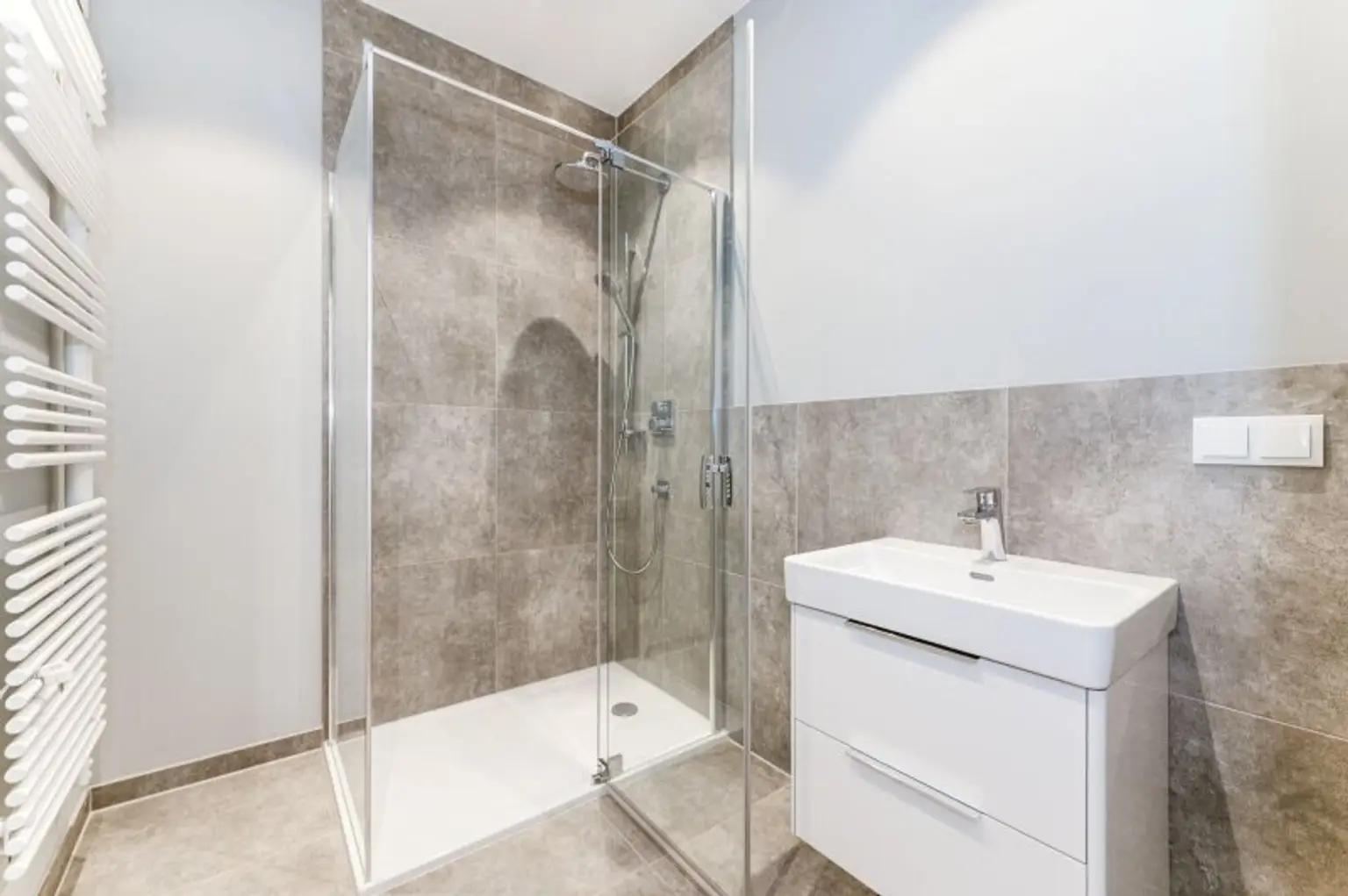Ab Oktober! Erstbezug! Klimatisierte 2-Zimmer-Balkonwohnung inkl. Stellplatz zu vermieten!