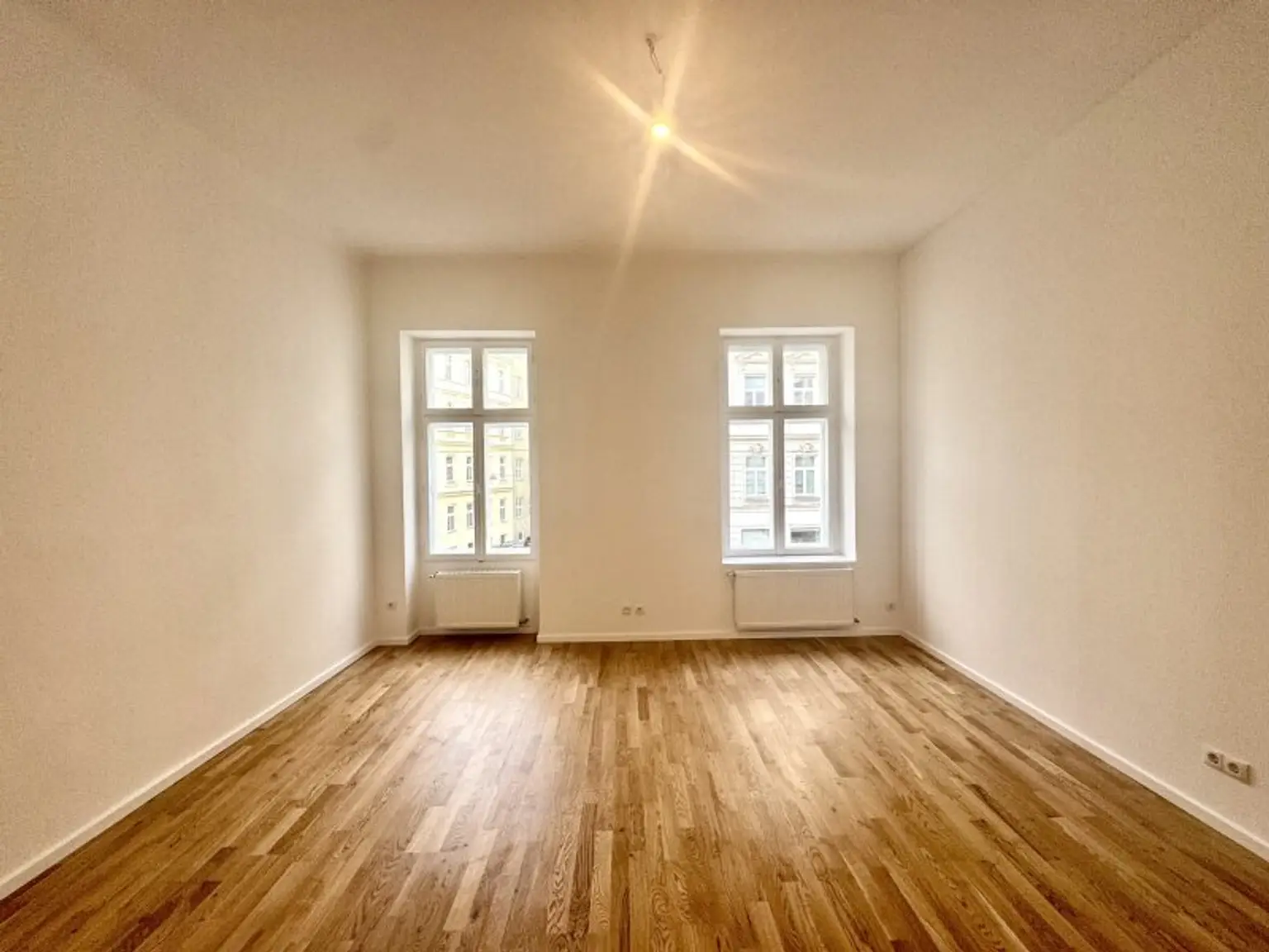NEU! ERSTBEZUG! Geräumige 1-Zimmerwohnung in wunderschönem Stilaltbau zu vermieten!