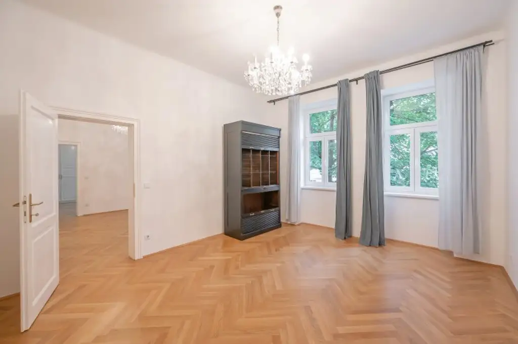 ++1150++ Stilvolle 4-Zimmer Altbauwohnung mit Balkon – Wohnen in Toplage mit Topausstattung