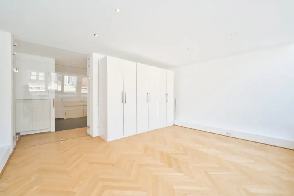 Traumhaftes Living im DG mit 100 m² Außenflächen, Studio & 172 m² Wohnraum!