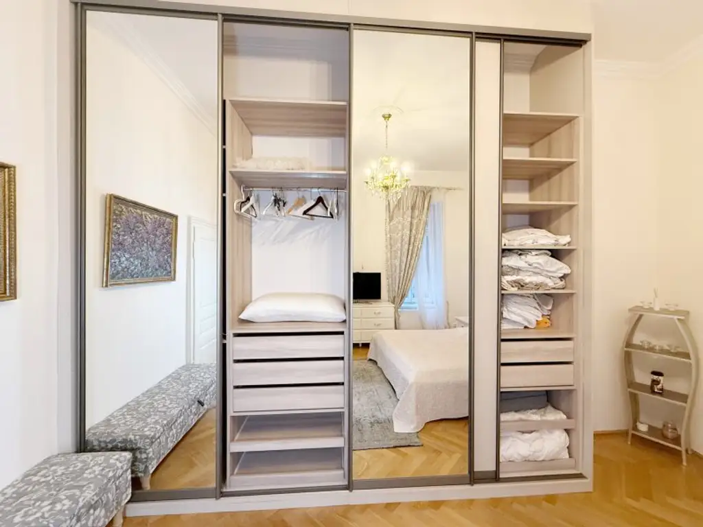 Fully furnished apartment - within walking distance to the 1st district, also available for short-term rentals.