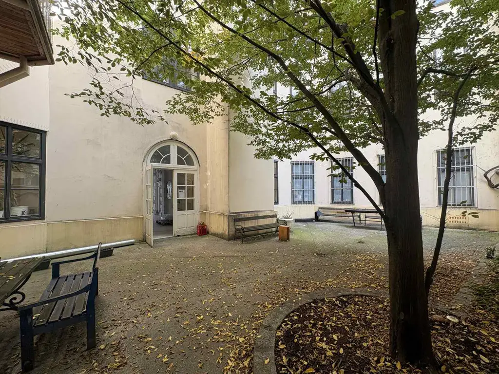 Nähe AKH Wien - 
Unbefristet vermietete 5-Zimmer-Wohnung