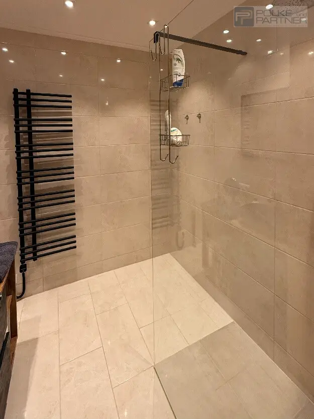 GARTENPARADIES   -  9.000 M² - 
LANDHAUS IN PARKLANDSCHAFT  
NUR 30 MINUTEN VON WIEN