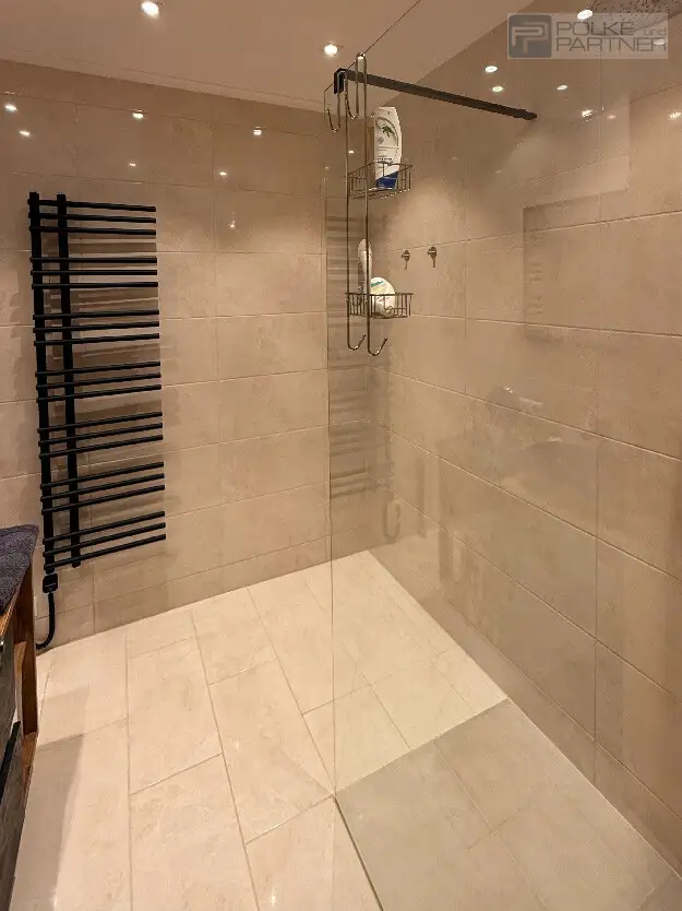 GARTENPARADIES   -  9.000 M² - 
LANDHAUS IN PARKLANDSCHAFT  
NUR 30 MINUTEN VON WIEN