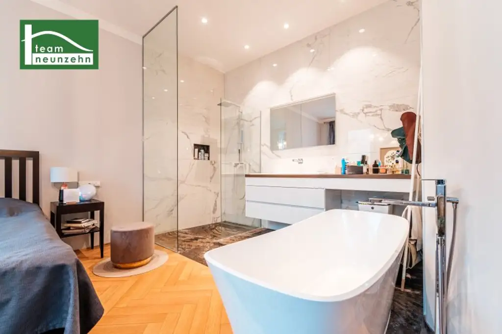 Stilvoll kernsanierte Altbauwohnung beim Servitenviertel mit Design-en-Suite-Badezimmer und Hof-Balkon-Option!