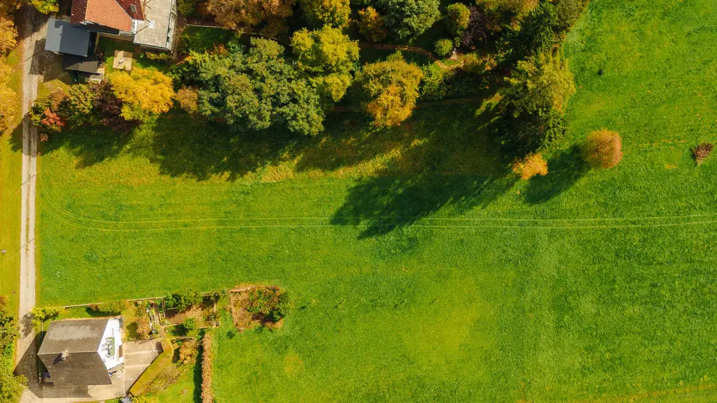 Baugrund mit altem Gebäude und Bauerwartungsland mit Weganteil im Zentrum von Hengsberg