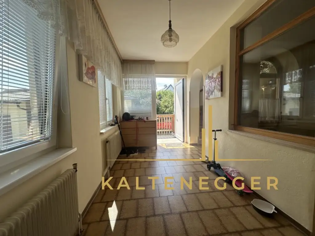 Geräumiges Einfamilienhaus mit 2 Wohneinheiten und großem Grundstück