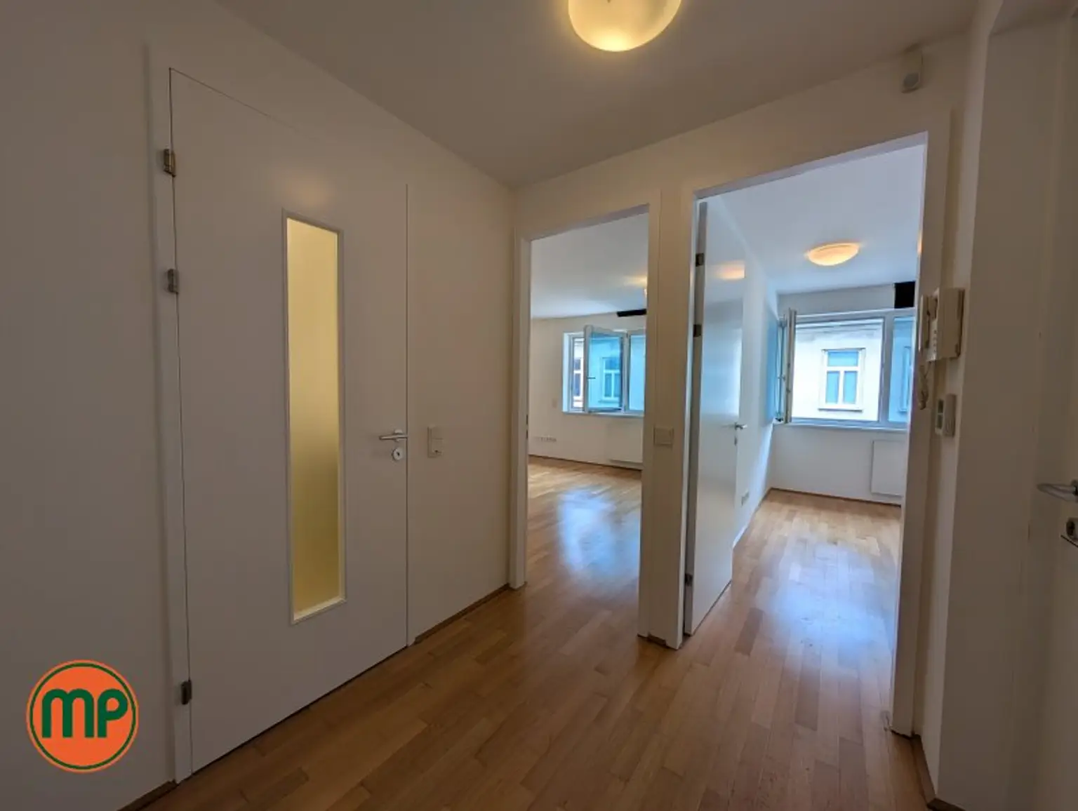 AB APRIL - Lichtdurchflutete 2 Zimmerwohnung